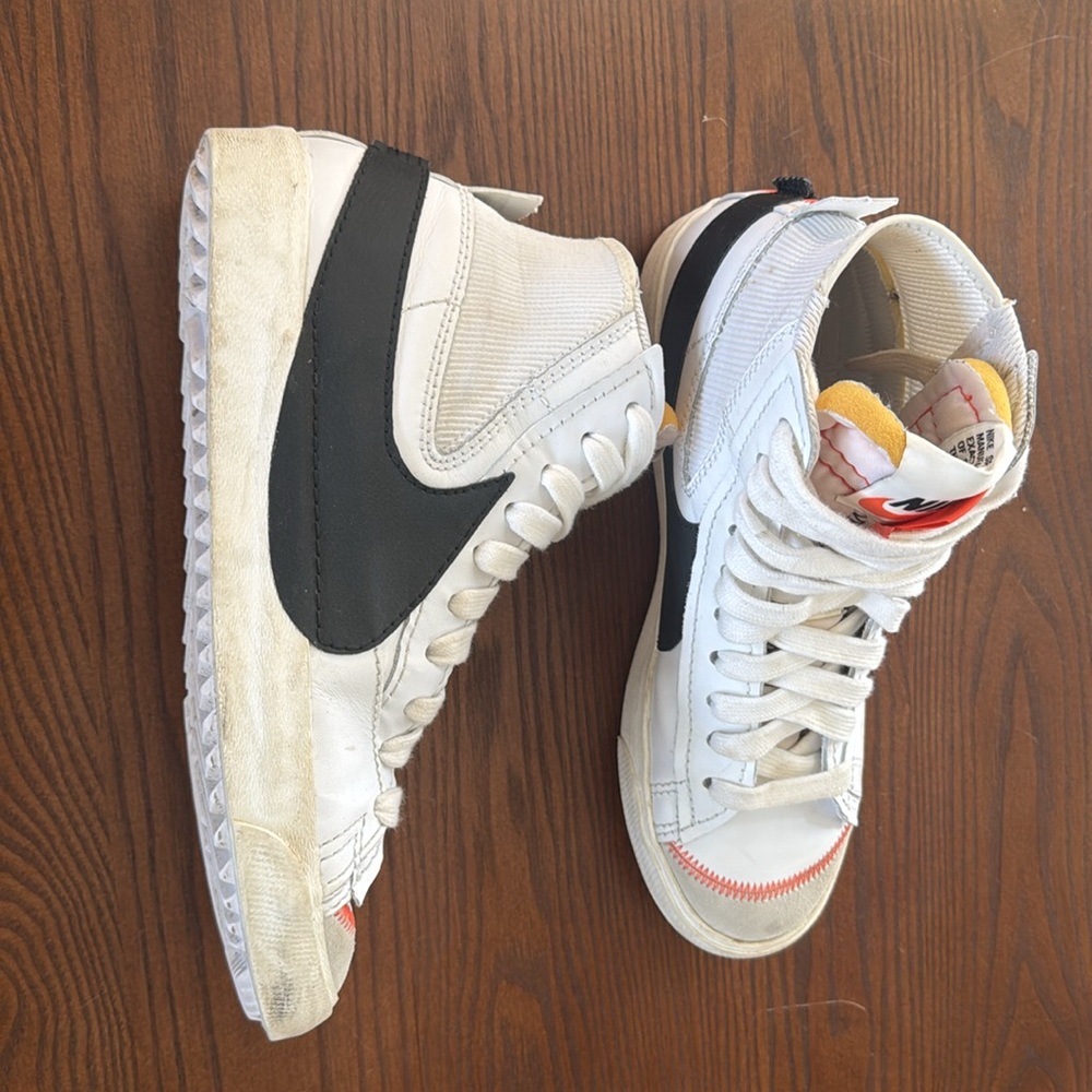 Nike Blazer Mid ‘77 Jumbo basketball shoes
Men’s size 11 Women’s size 12.5